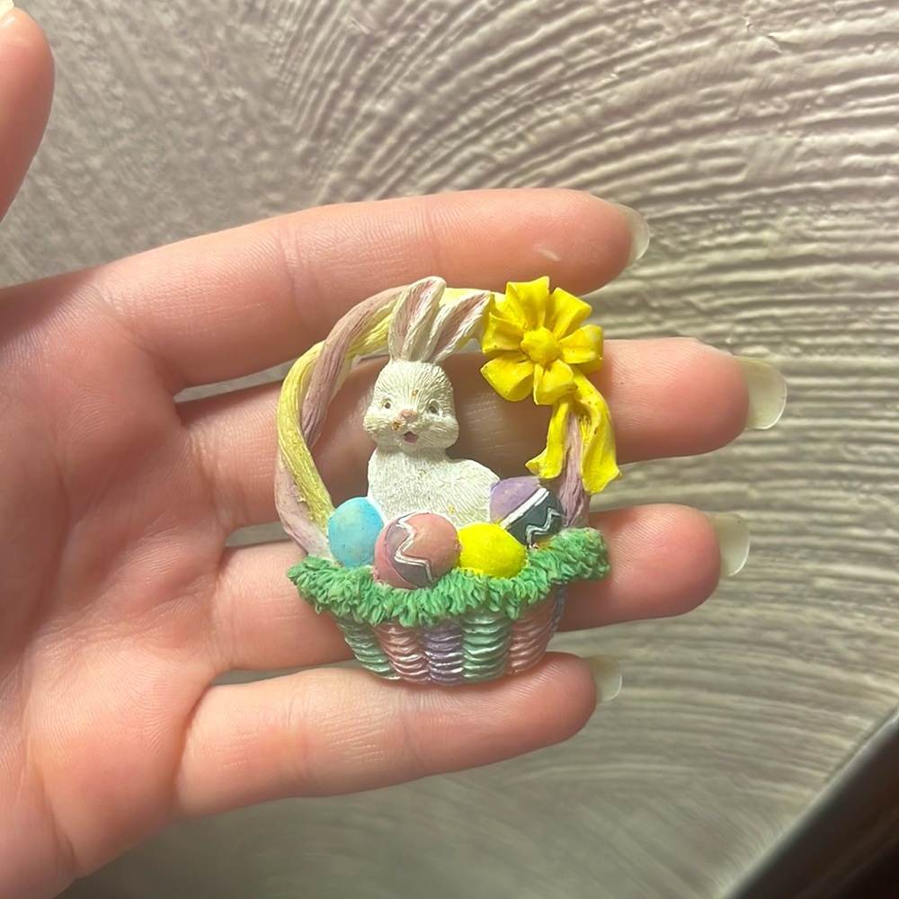 Vintage Easter Spring Pin Button Brooch